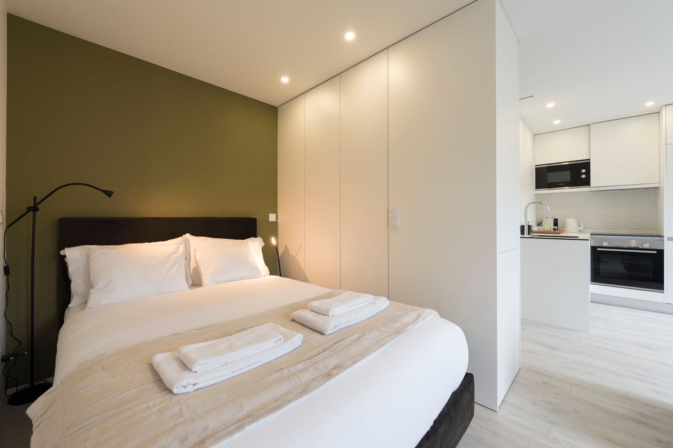 Modern Loft w/Gym & Parking near CBD by LovelyStay