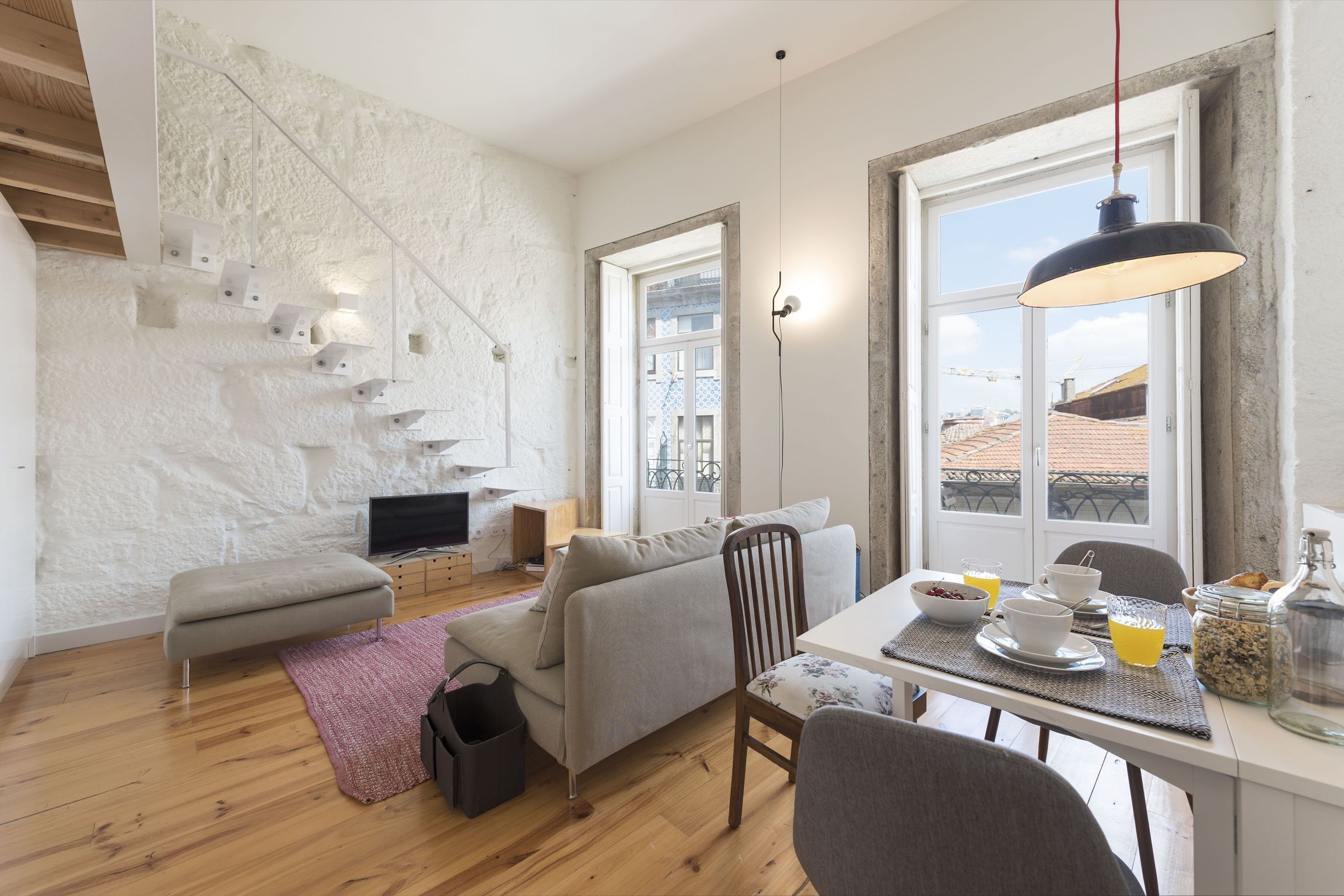 Cativo Mezzanine Studio by LovelyStay