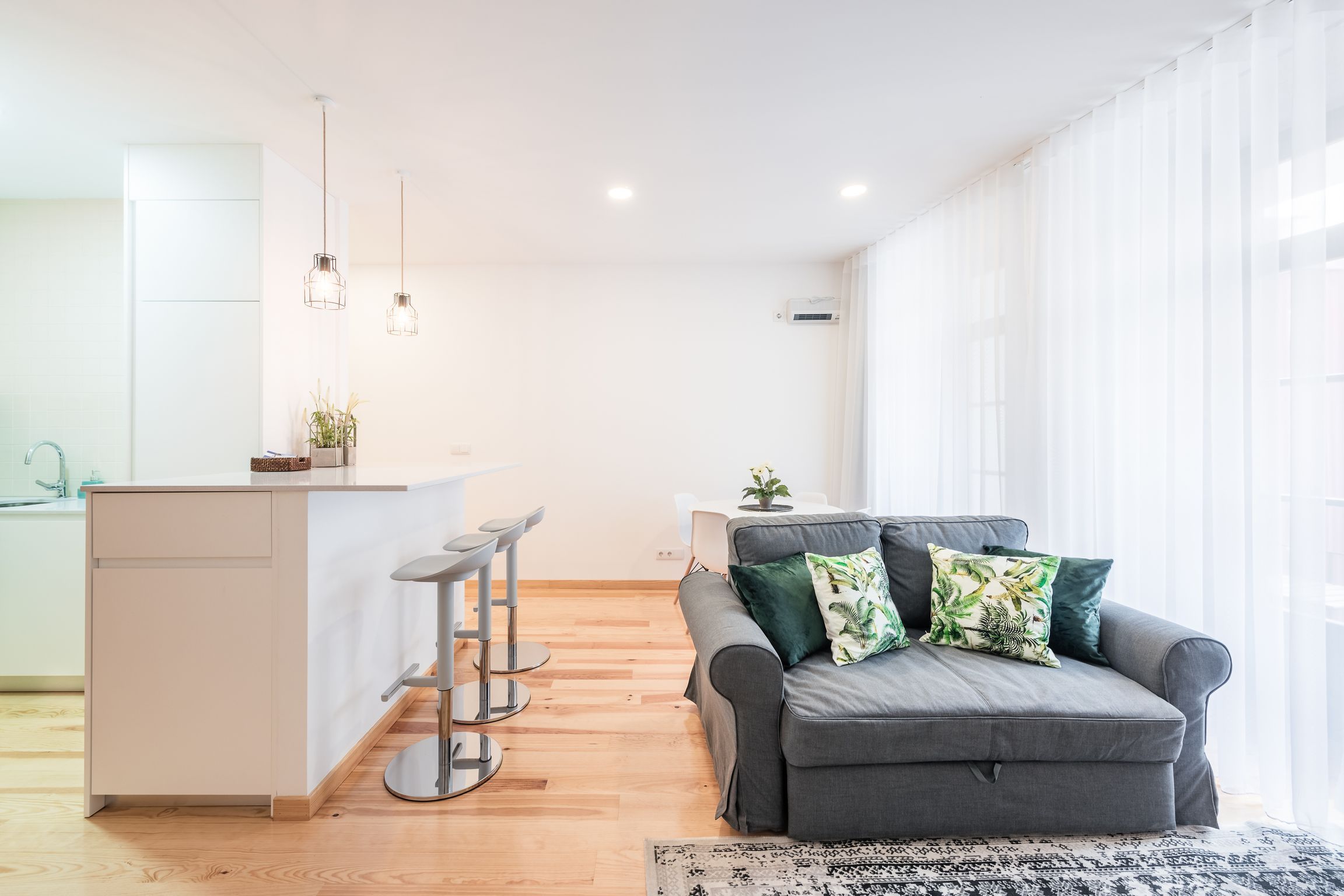 Aliados 1BR Apartment w/AC & Balcony by LovelyStay